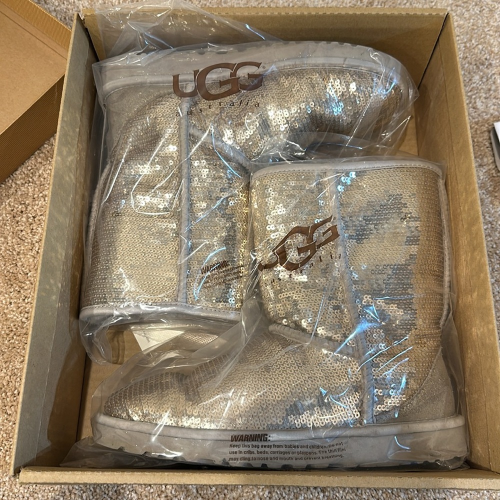 UGG classic short sparkles silver